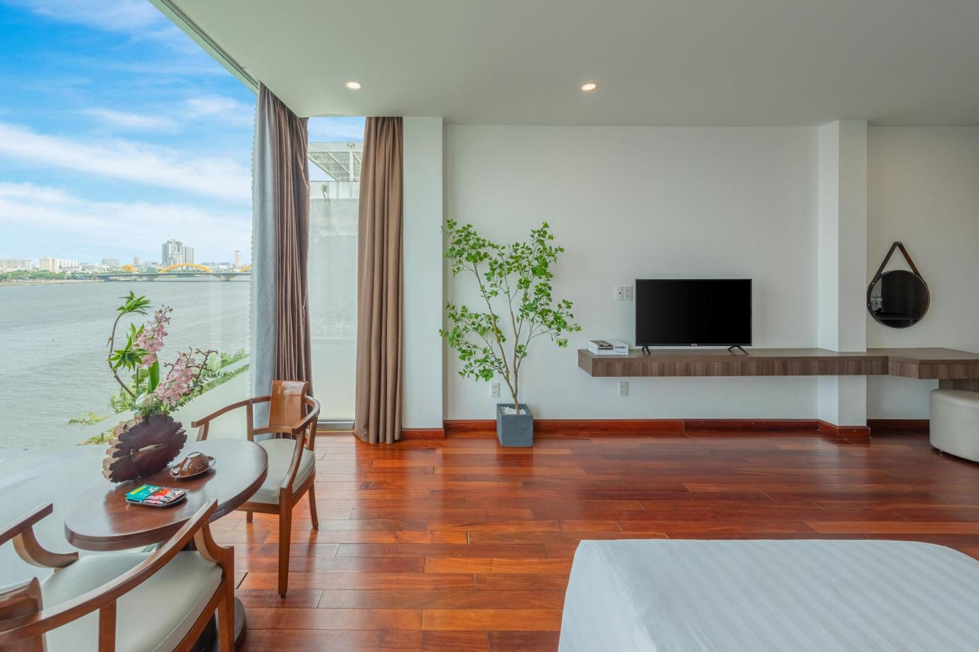 Hoang Linh Riverside Hotel Danang Exterior foto